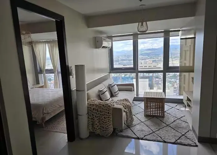 Modern Comfort & Snap Worthy With Pool, Gym & Manila