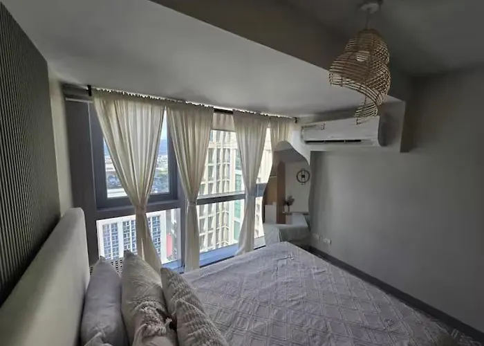Apartment Modern Comfort & Snap Worthy With Pool, Gym & Manila