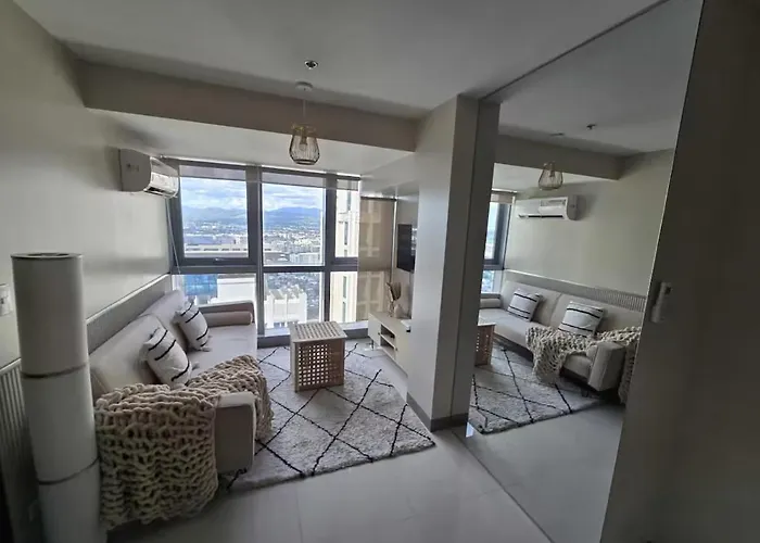 Modern Comfort & Snap Worthy With Pool, Gym & Manila